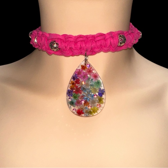 Pamynthia Designs Jewelry - Daisies & Crystals Pink Vegan Suede Beaded Choker